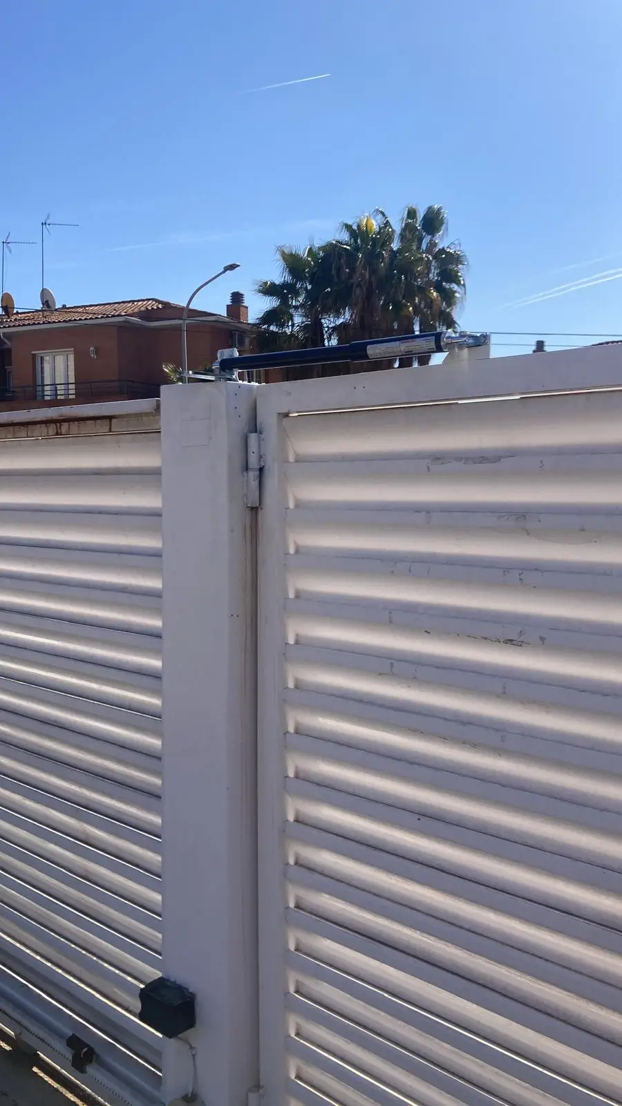 Después del cambio de pistón de la puerta