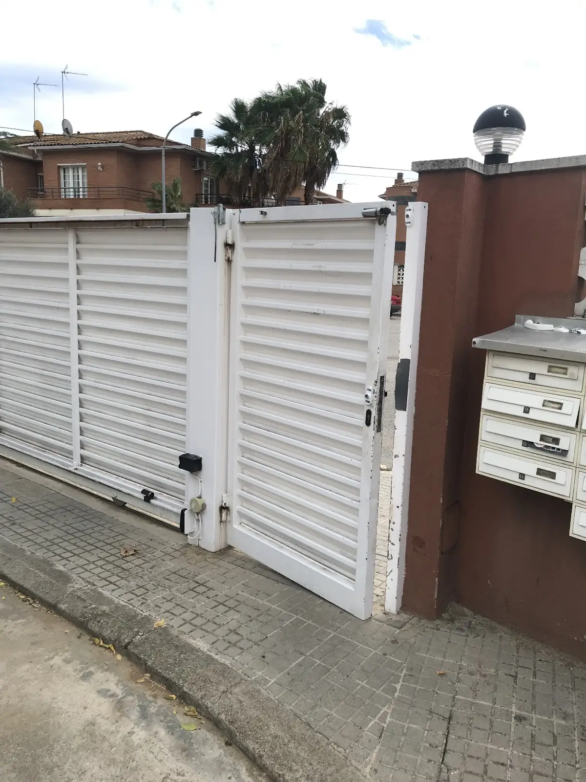 Antes del cambio de pistón de la puerta